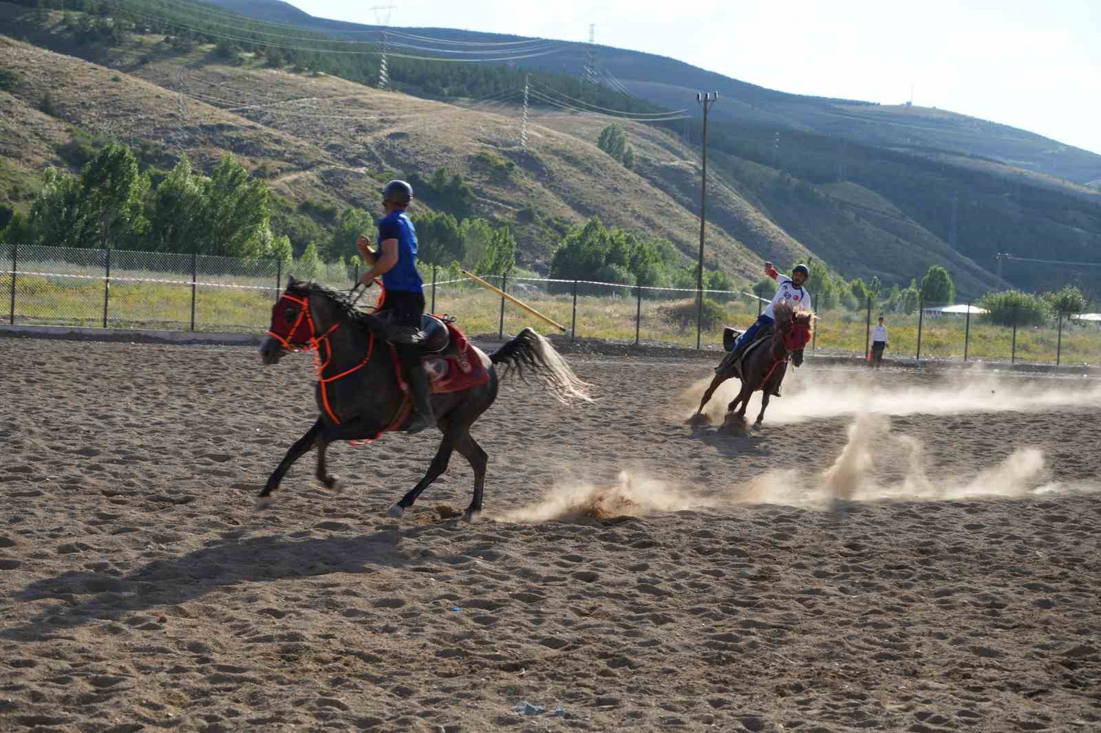 Cirit finalinde geri dönüş: 7 puan geriden geldi, yarım puan farkla Bayburt şampiyonu oldu