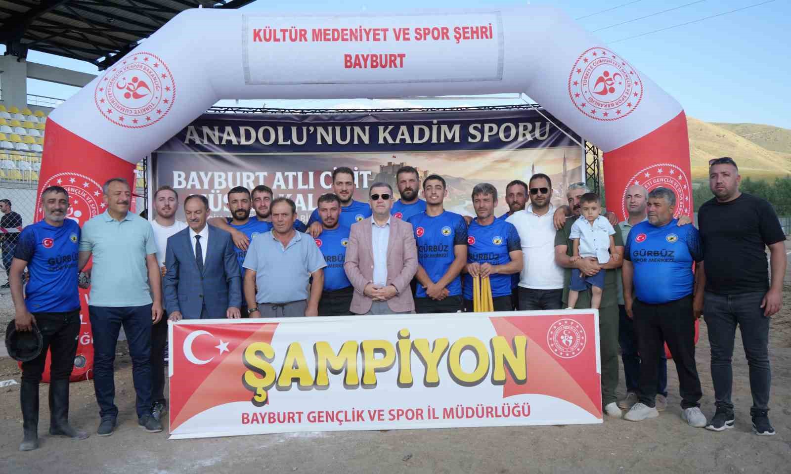 Cirit finalinde geri dönüş: 7 puan geriden geldi, yarım puan farkla Bayburt şampiyonu oldu