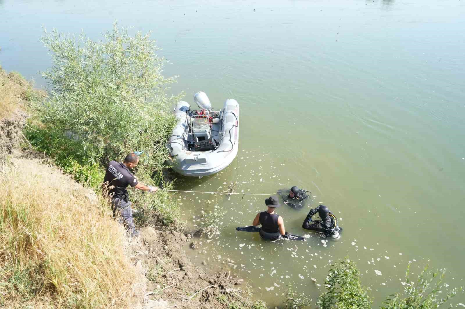 Murat Nehri’nde kaybolan 10 yaşındaki Berat için zamanla yarış sürüyor