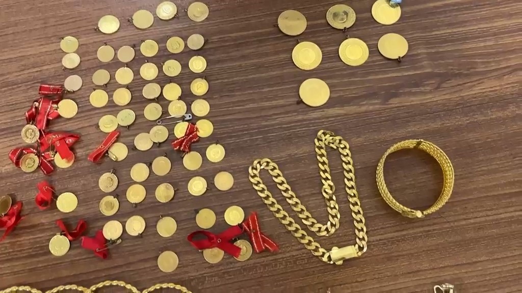 Bulduğu 6,5 milyonluk altın dolu çantayı polise teslim etti