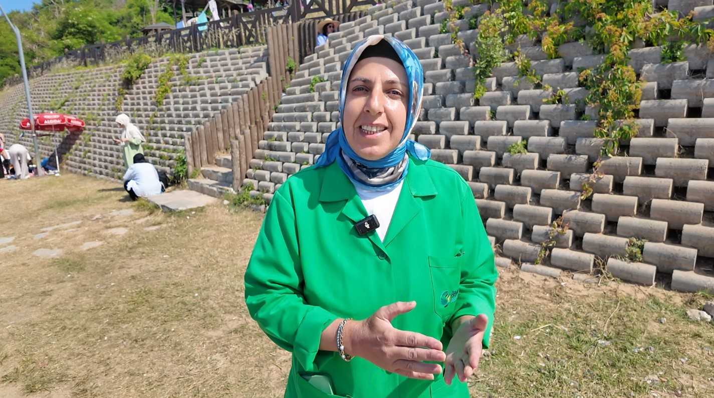 Beykoz Belediyesi personelinden örnek davranış: Plajda bulduğu altın dolu keseyi sahibine teslim etti