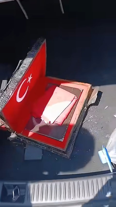 Yangında her şey kül oldu, Kur’an-ı Kerim ve Türk bayrağı zarar görmedi