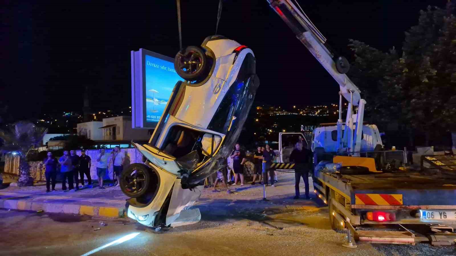 Kavşakta çarpışan otomobil devrildi: 1 yaralı