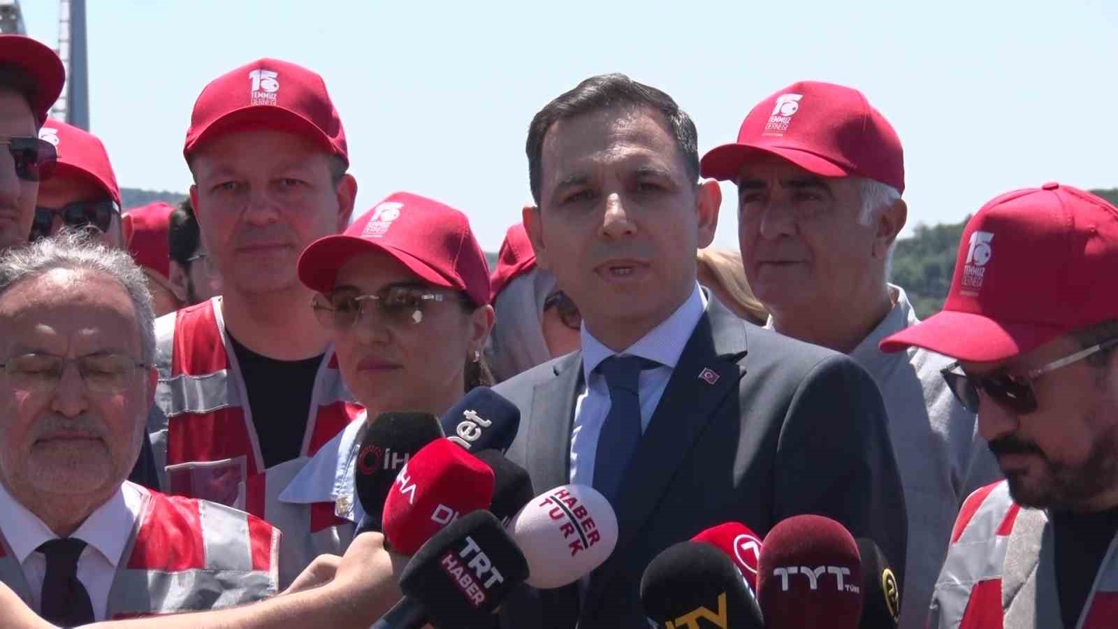 15 Temmuz’un 10’uncu yılında 15 Temmuz Şehitler Köprüsü’ne dev Türk bayrağı asıldı