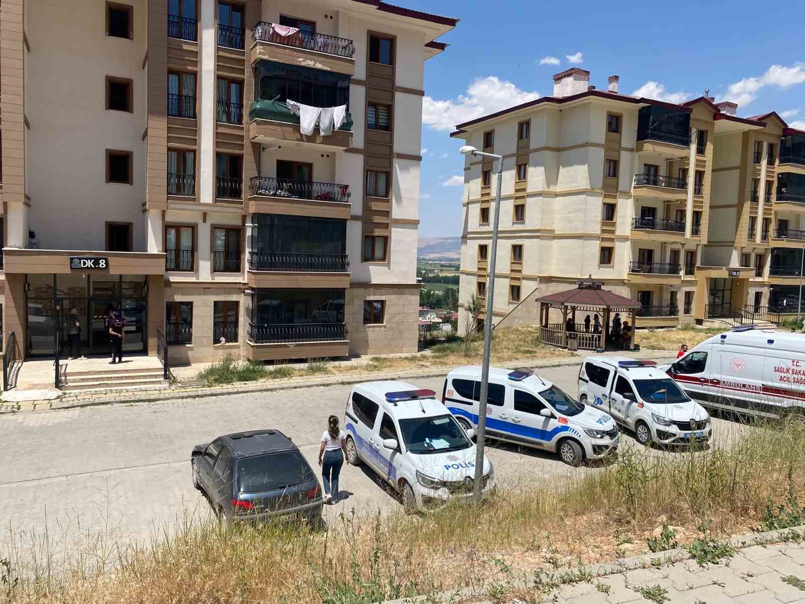 Kahramanmaraş’ta anne ve babasını evde rehin aldığı iddiası ekipleri alarma geçirdi