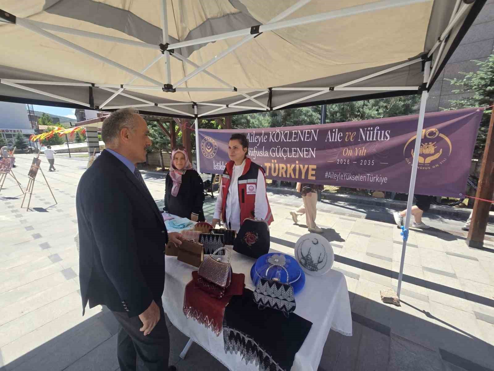 Bayburt’ta şehit ve gazi ailelerinin el emeği ürünleri sergilendi