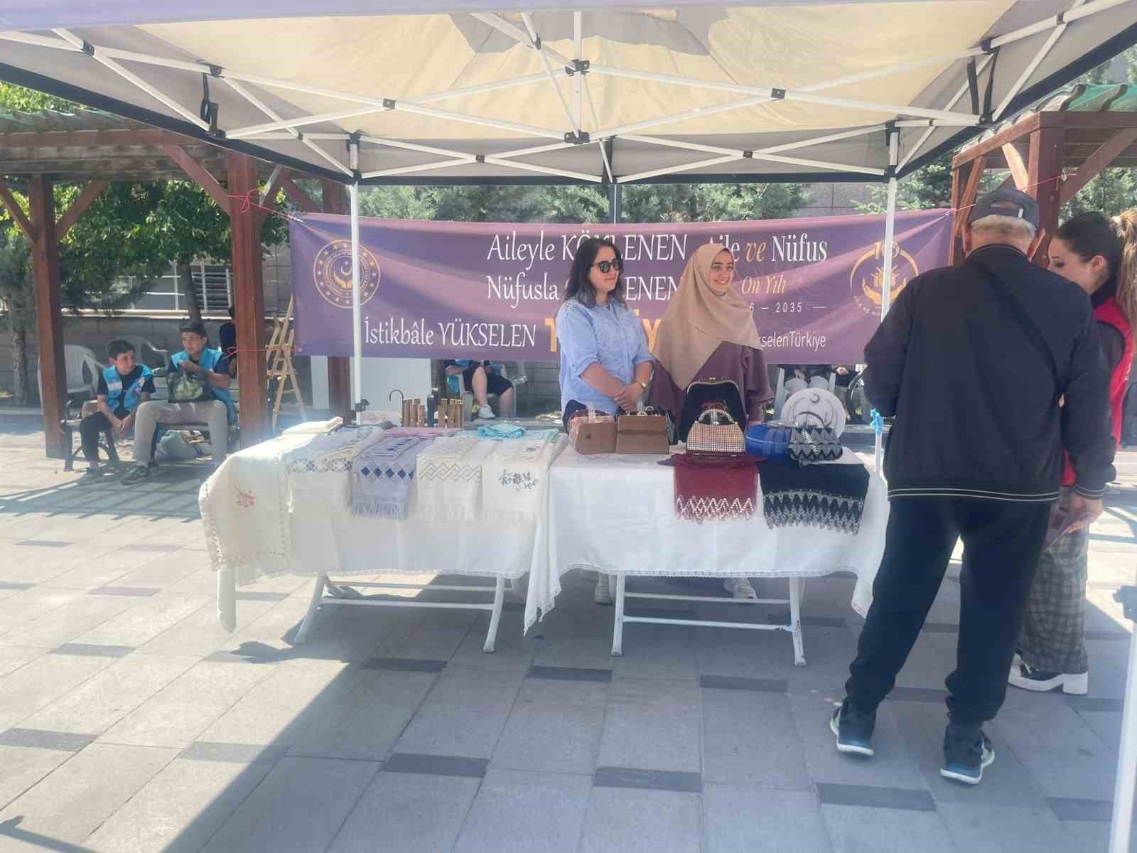 Bayburt’ta şehit ve gazi ailelerinin el emeği ürünleri sergilendi