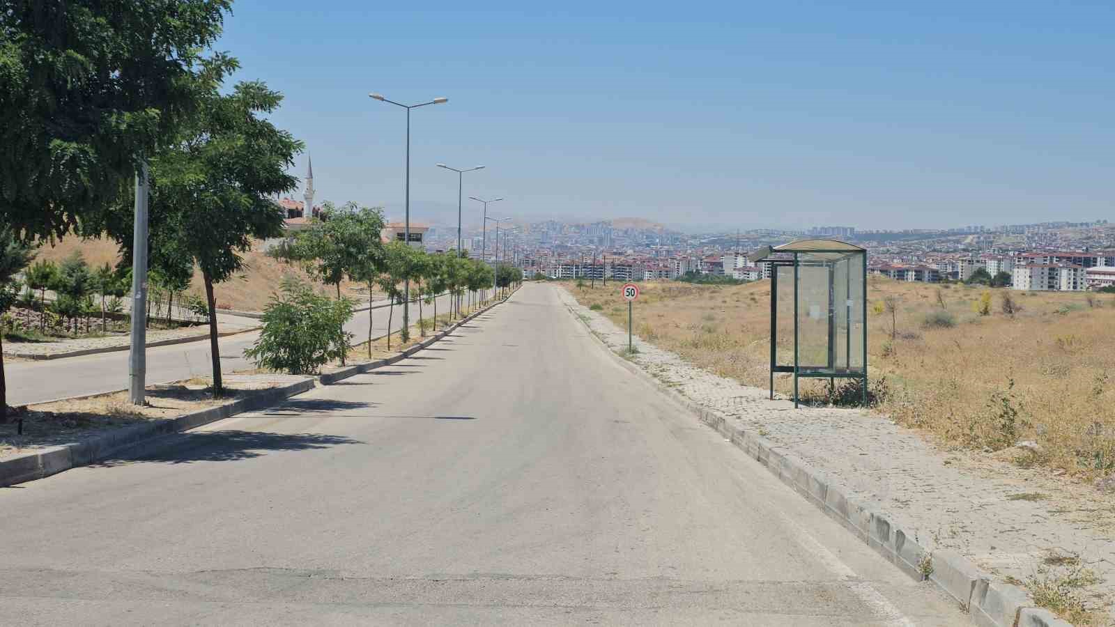 Elazığ’da kavurucu sıcaklar yolları boşalttı