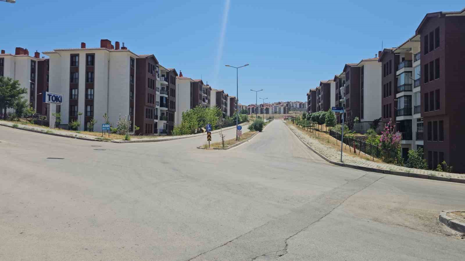 Elazığ’da kavurucu sıcaklar yolları boşalttı
