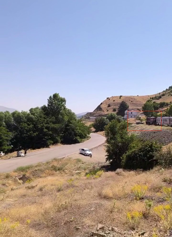 Manzarayı çekerken tren kazasını kaydetti