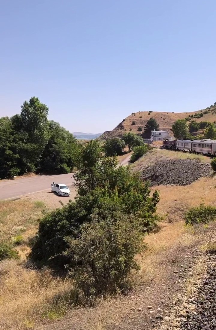 Manzarayı çekerken tren kazasını kaydetti