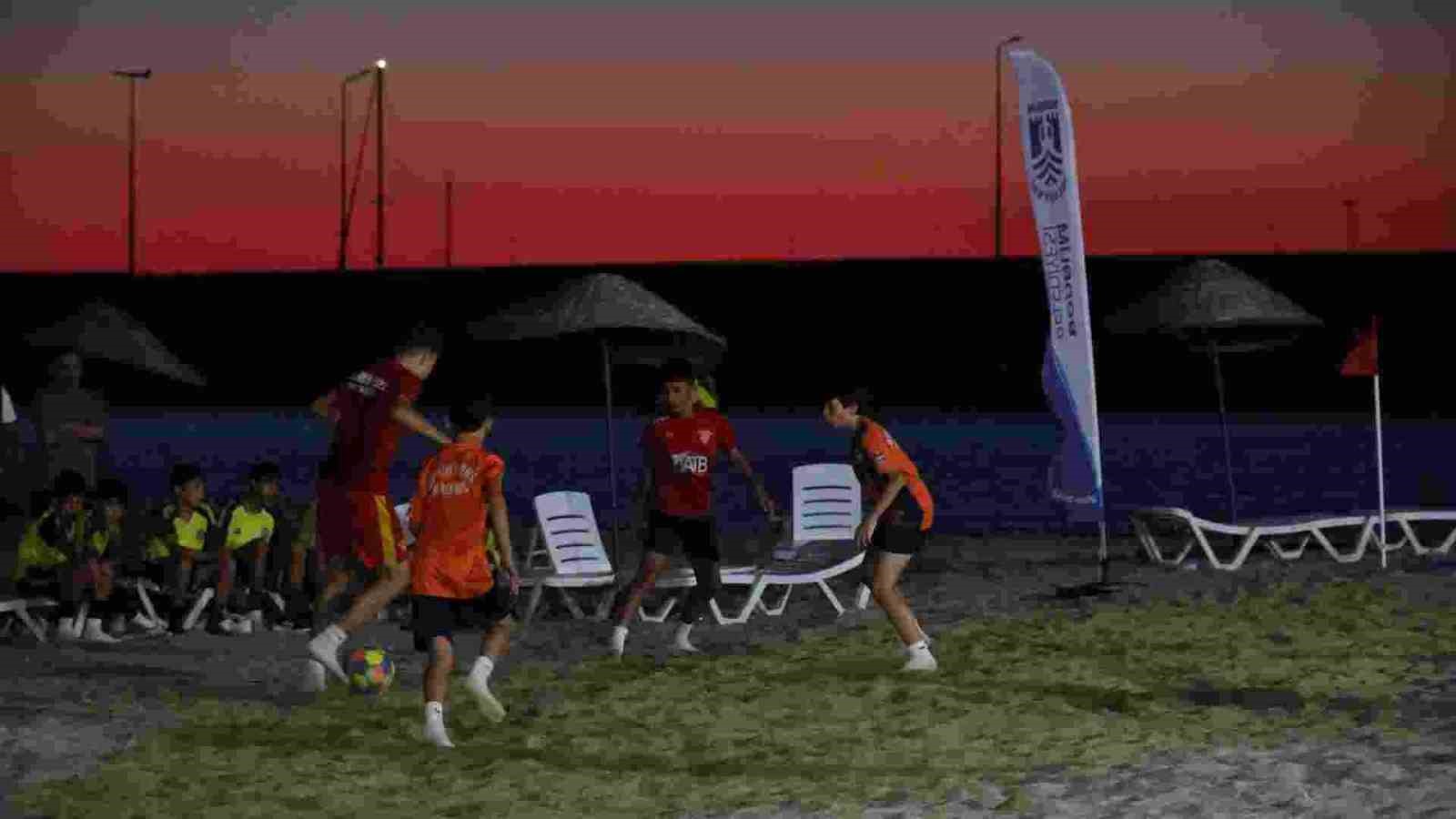 Bodrum’da 1. Günbatımı Çocuk Plaj Futbol Şenliği başladı
