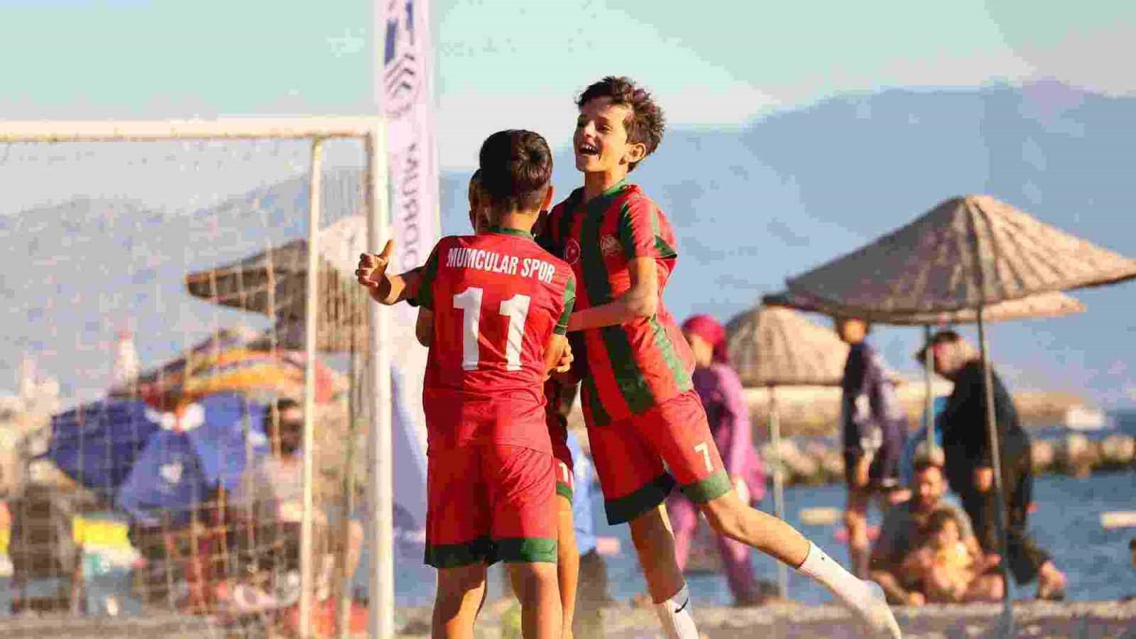 Bodrum’da 1. Günbatımı Çocuk Plaj Futbol Şenliği başladı
