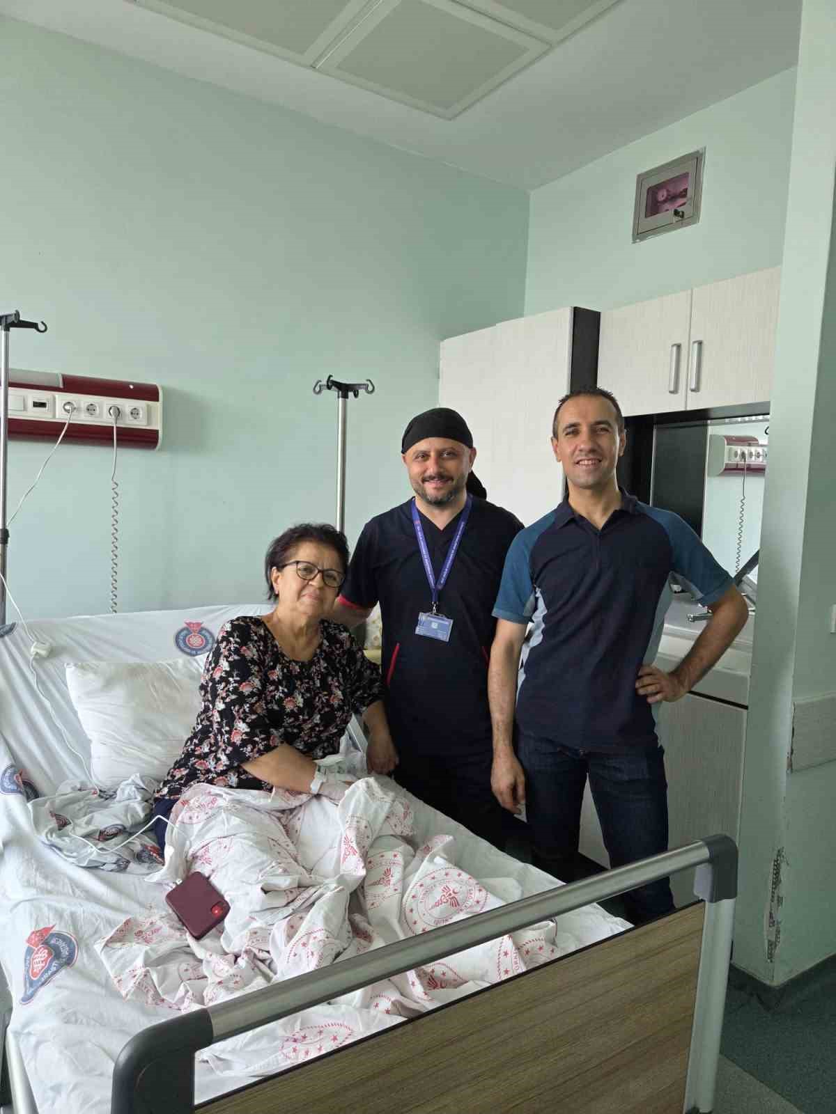 Öğrencisi profesör oldu, 29 yıl sonra öğretmenini ameliyat ederek sağlığına kavuşturdu
