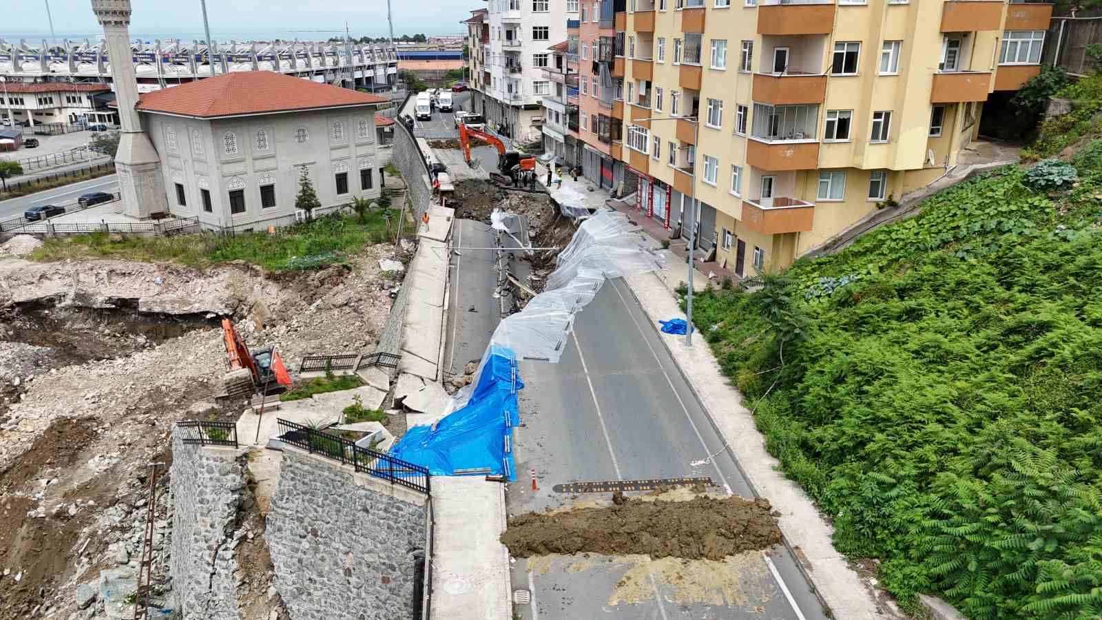 Rize’de çöken yolla ilgili tahliye edilen bina sakinleri "Biz uyarmıştık" dedi
