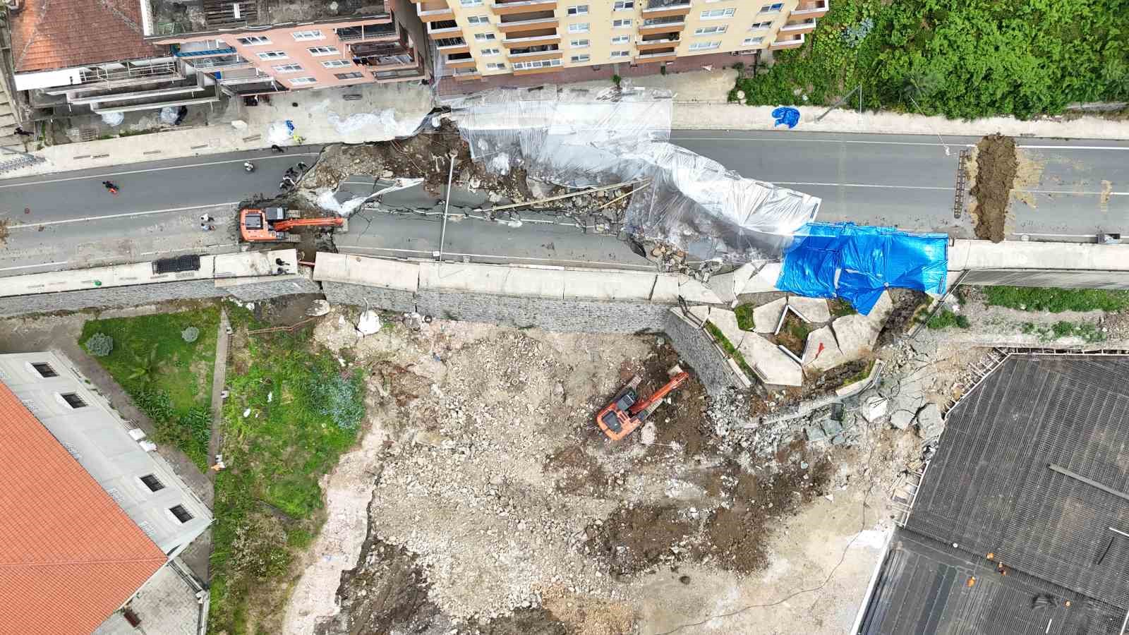 Rize’de çöken yolla ilgili tahliye edilen bina sakinleri "Biz uyarmıştık" dedi