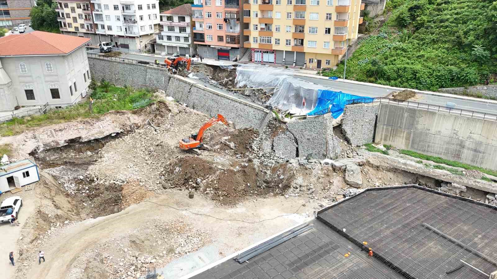 Rize’de çöken yolla ilgili tahliye edilen bina sakinleri "Biz uyarmıştık" dedi