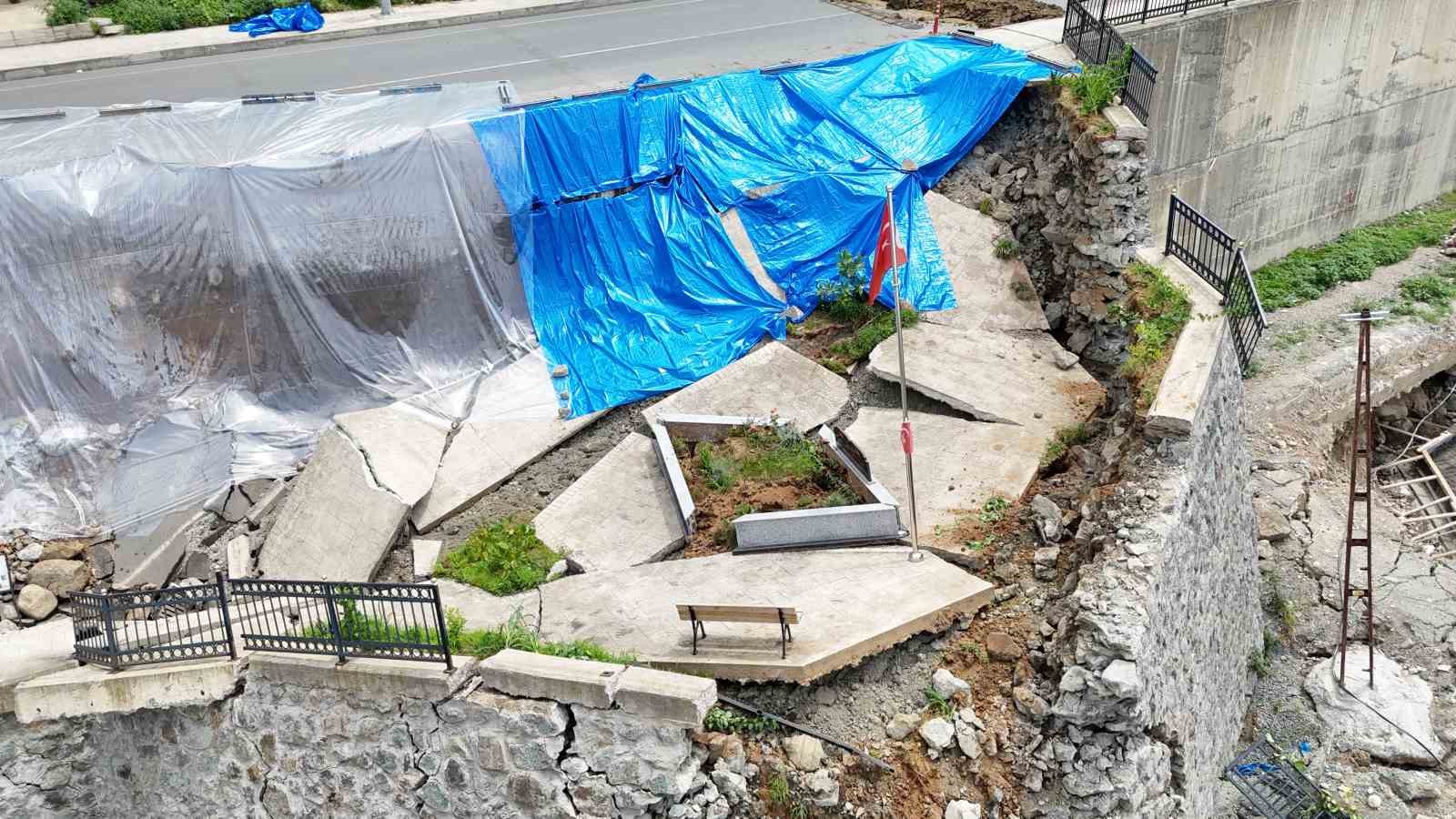 Rize’de çöken yolla ilgili tahliye edilen bina sakinleri "Biz uyarmıştık" dedi