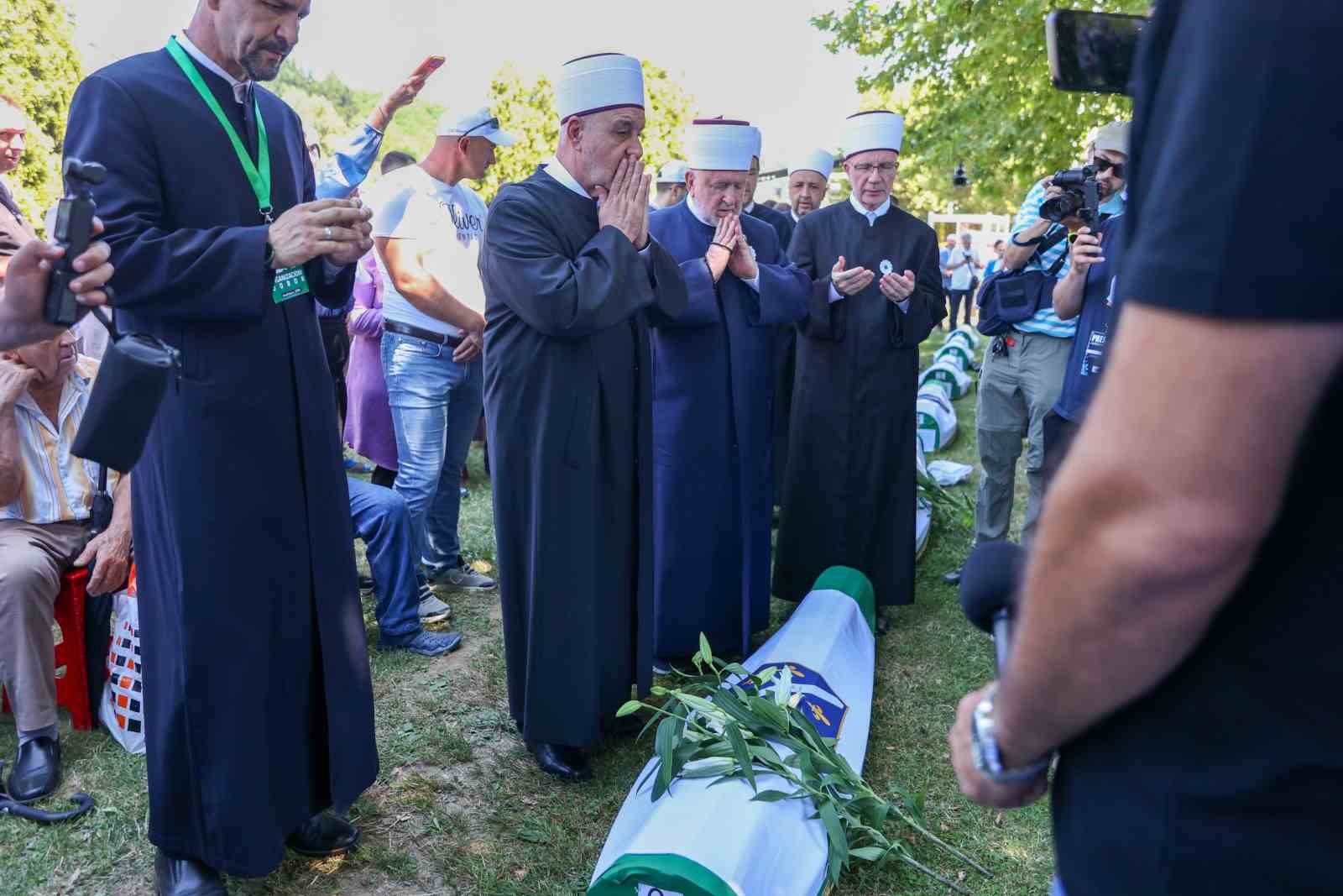 Srebrenitsa Soykırımının 31. yıl dönümü: 10 cenaze daha toprağa verildi