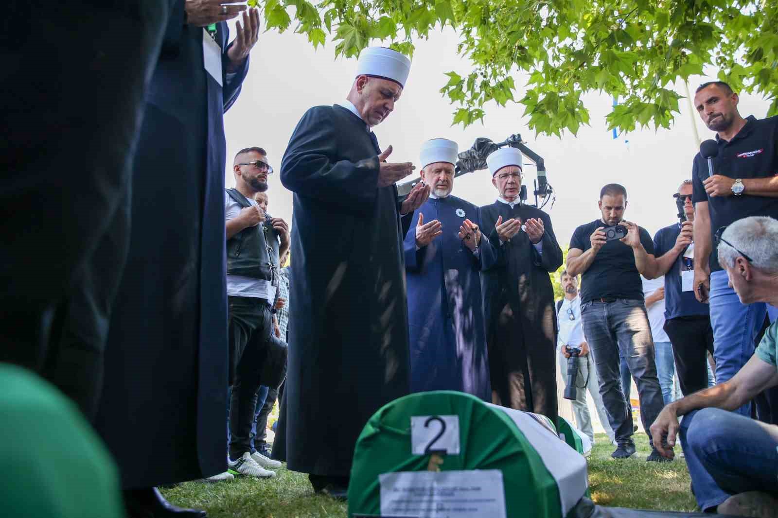 Srebrenitsa Soykırımının 31. yıl dönümü: 10 cenaze daha toprağa verildi