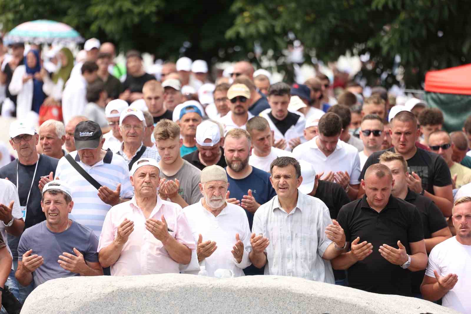 Srebrenitsa Soykırımının 31. yıl dönümü: 10 cenaze daha toprağa verildi