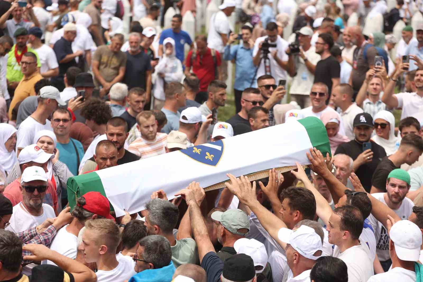 Srebrenitsa Soykırımının 31. yıl dönümü: 10 cenaze daha toprağa verildi