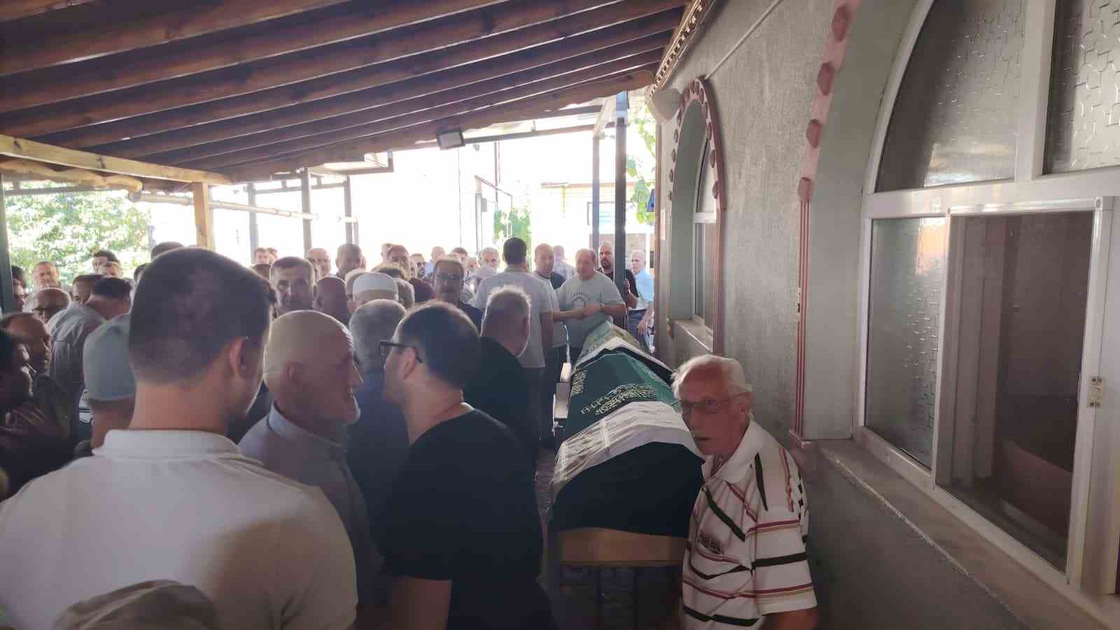 Elektik akımına kapılarak ölen baba ve oğlu gözyaşları arasında toprağa verildi