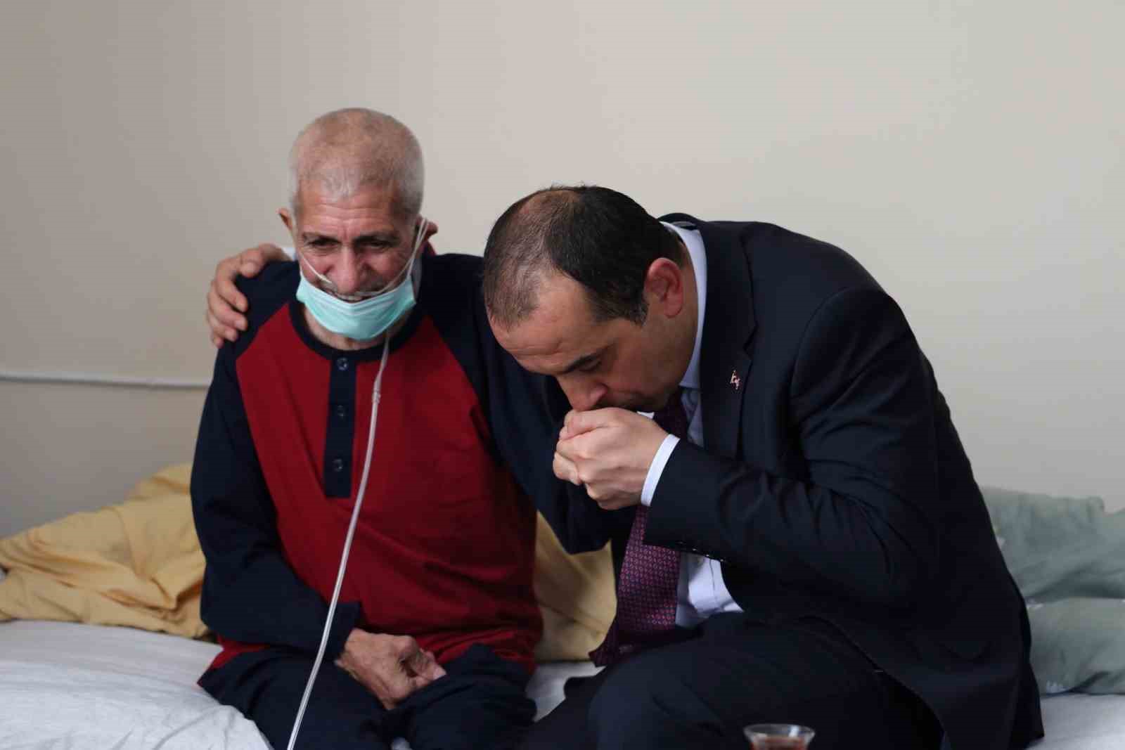 Vali Taşolar’dan, Tuzluca Şehit ve Gazi Aileleri Derneği Başkanı Türkan’a geçmiş olsun ziyareti