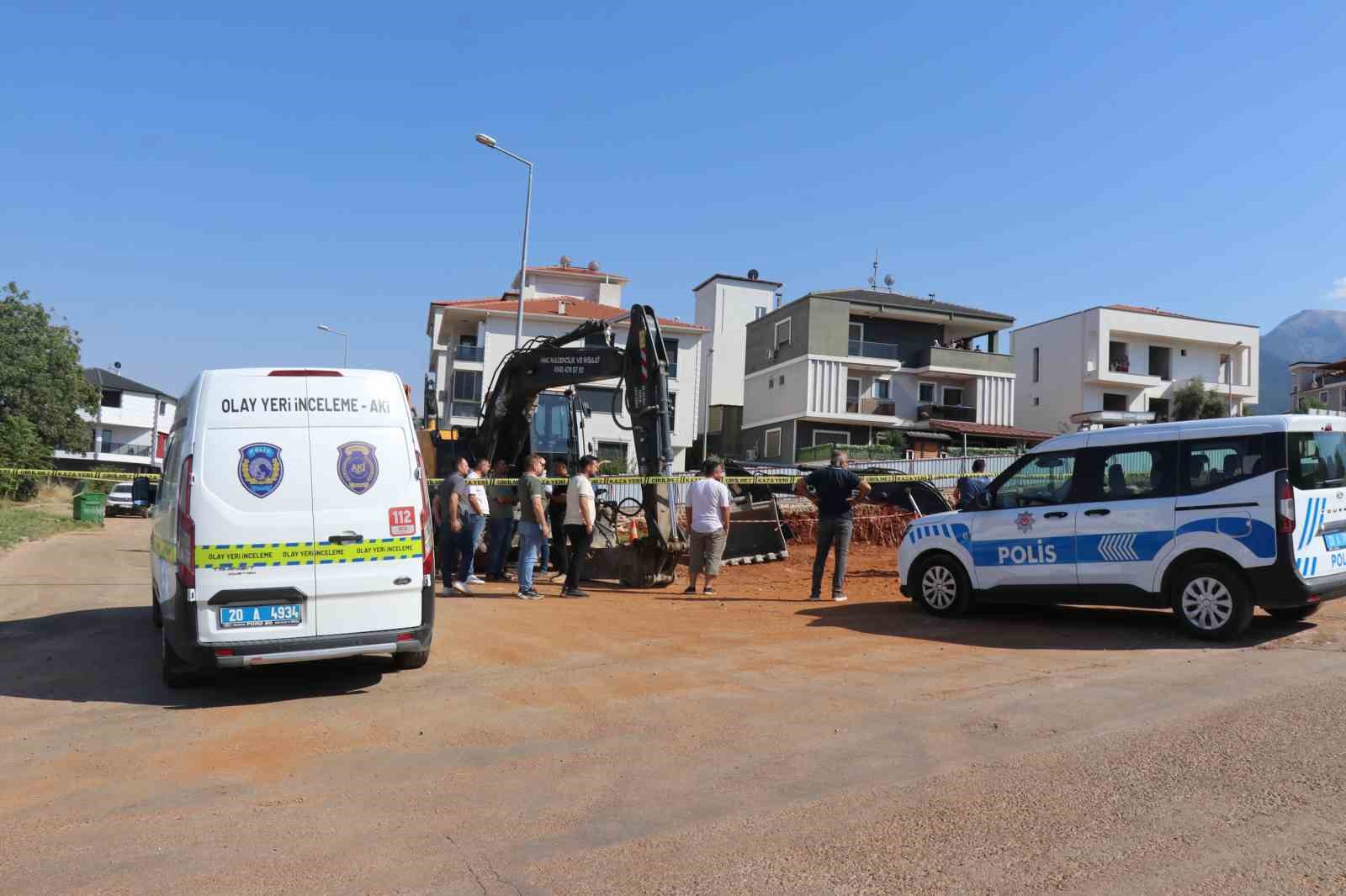 İnşaat kazısında göçük altında kalan kepçe operatörü hayatını kaybetti