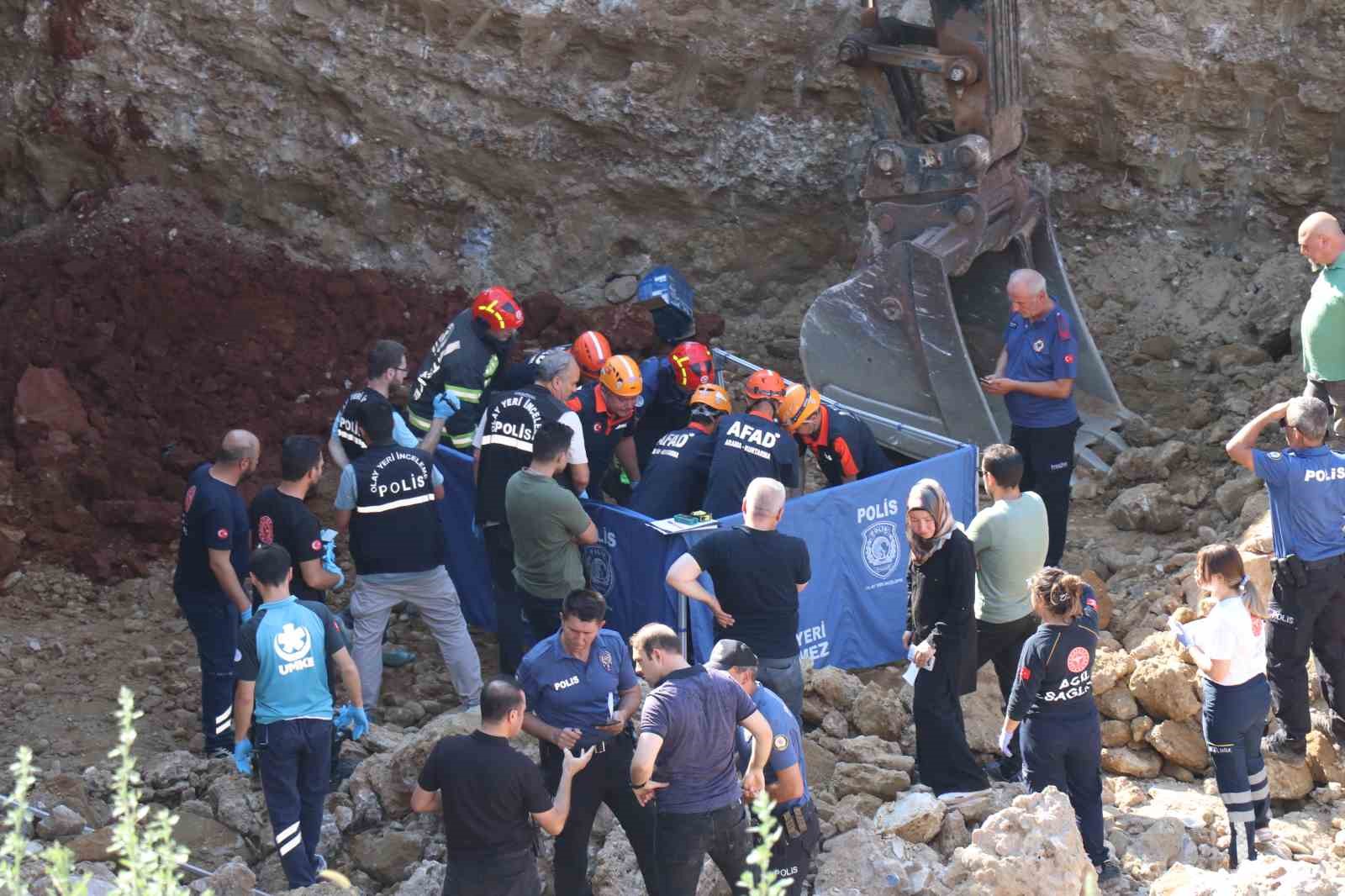 İnşaat kazısında göçük altında kalan kepçe operatörü hayatını kaybetti