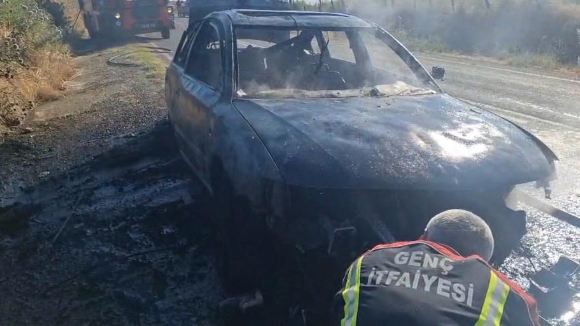 Bingöl’de seyir halindeki otomobil alevlere teslim oldu