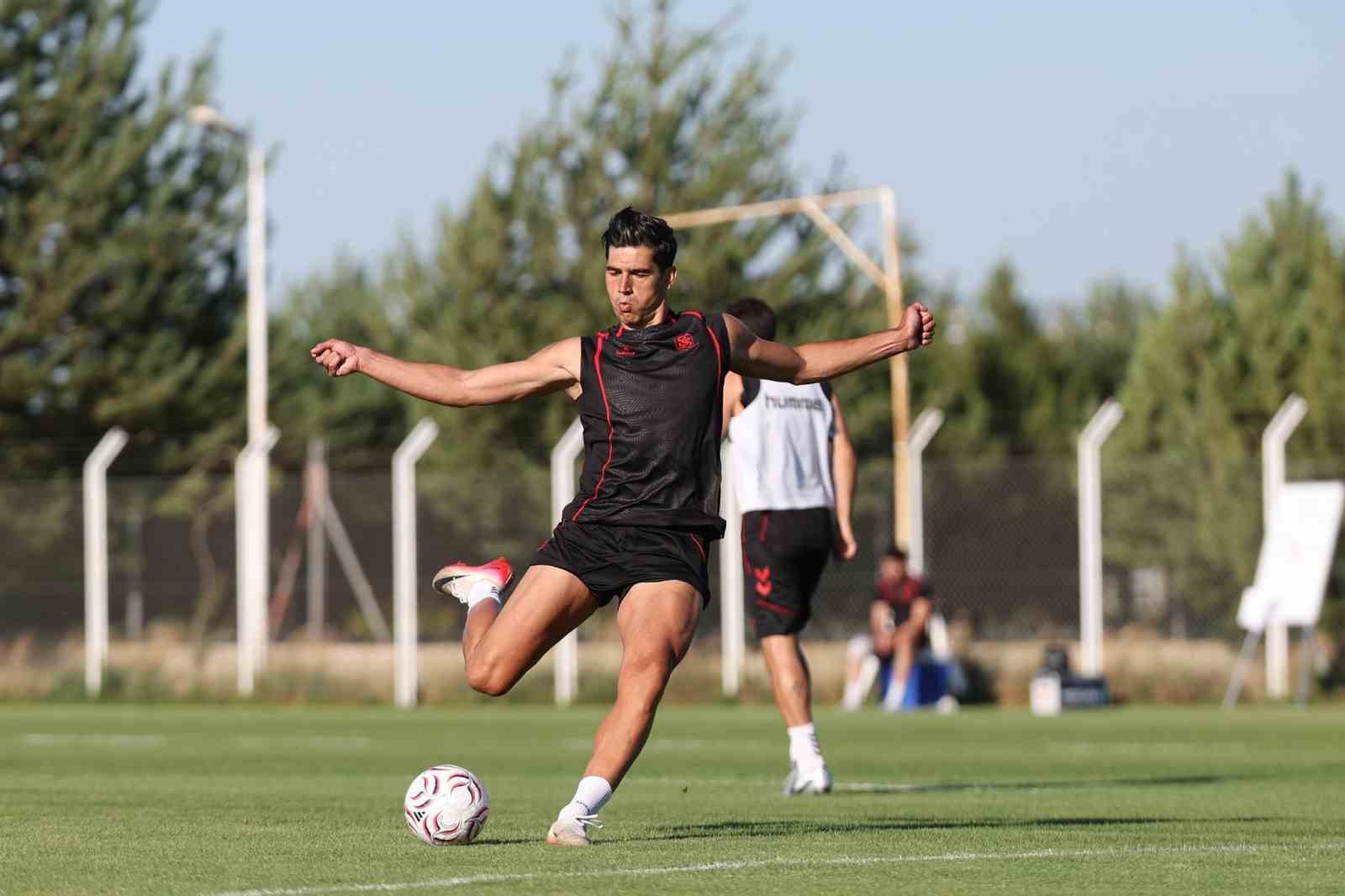 Sivasspor, çift idmanla yeni sezona hazırlanıyor