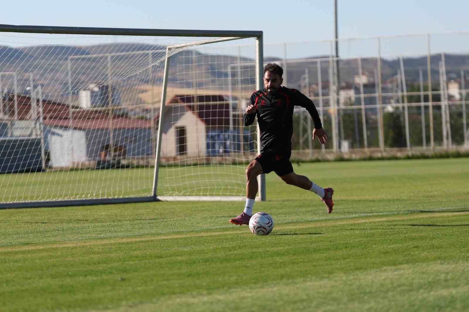 Sivasspor, çift idmanla yeni sezona hazırlanıyor