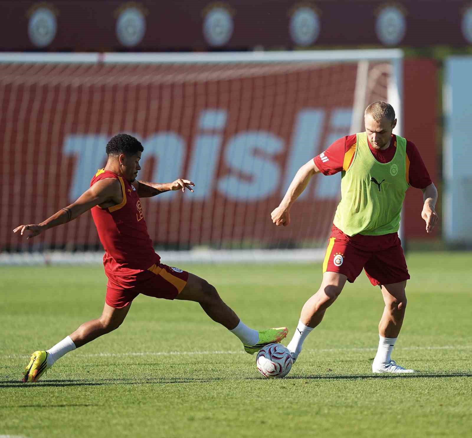Galatasaray, sabah salonda, akşam sahada çalıştı