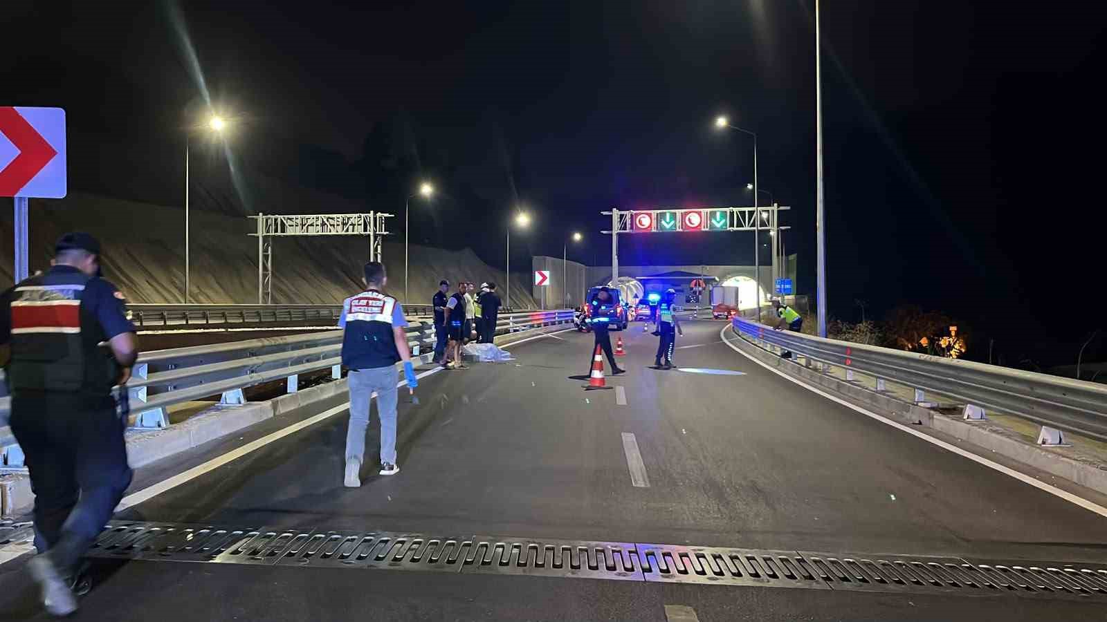 Alanya’da motosiklet bariyerlere çarptı, sürücü hayatını kaybetti