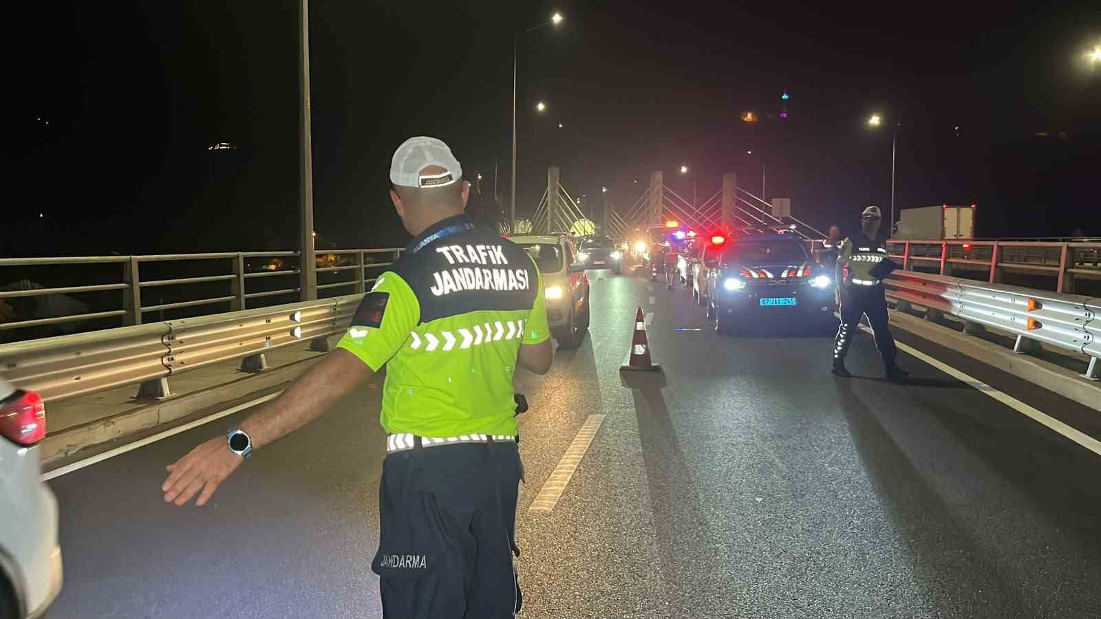 Alanya’da motosiklet bariyerlere çarptı, sürücü hayatını kaybetti
