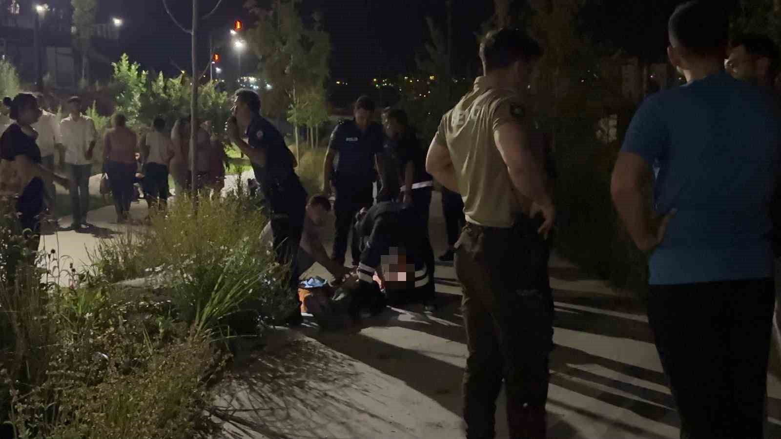 Kayseri’de parkta bıçaklı kavga: 1’i ağır, 3 yaralı