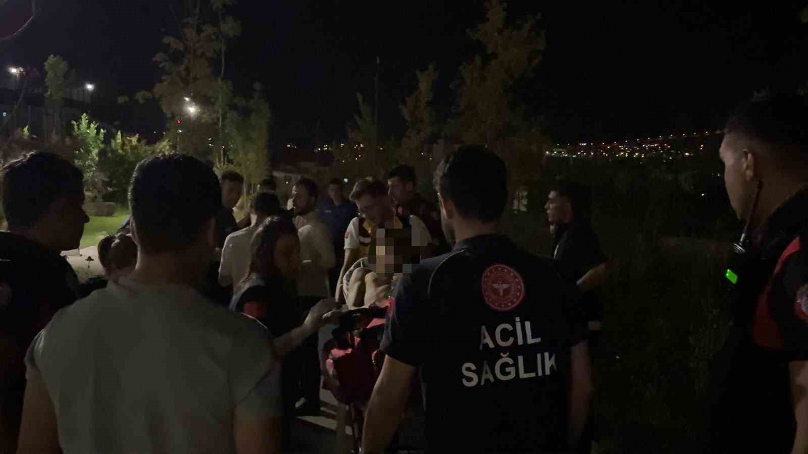 Kayseri’de parkta bıçaklı kavga: 1’i ağır, 3 yaralı