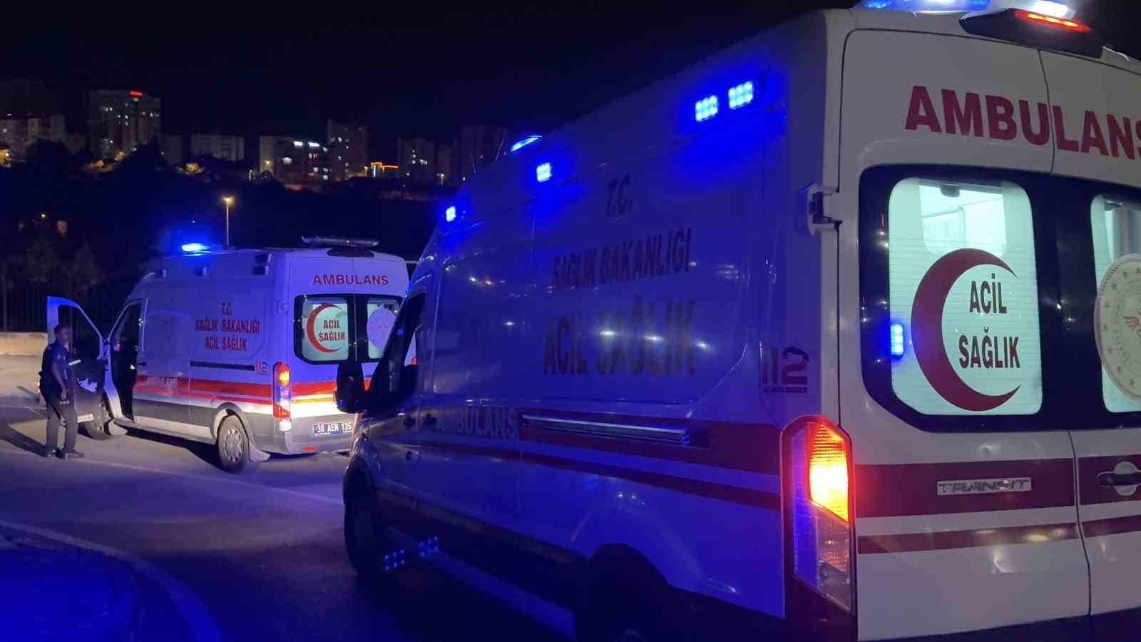 Kayseri’de parkta bıçaklı kavga: 1’i ağır, 3 yaralı