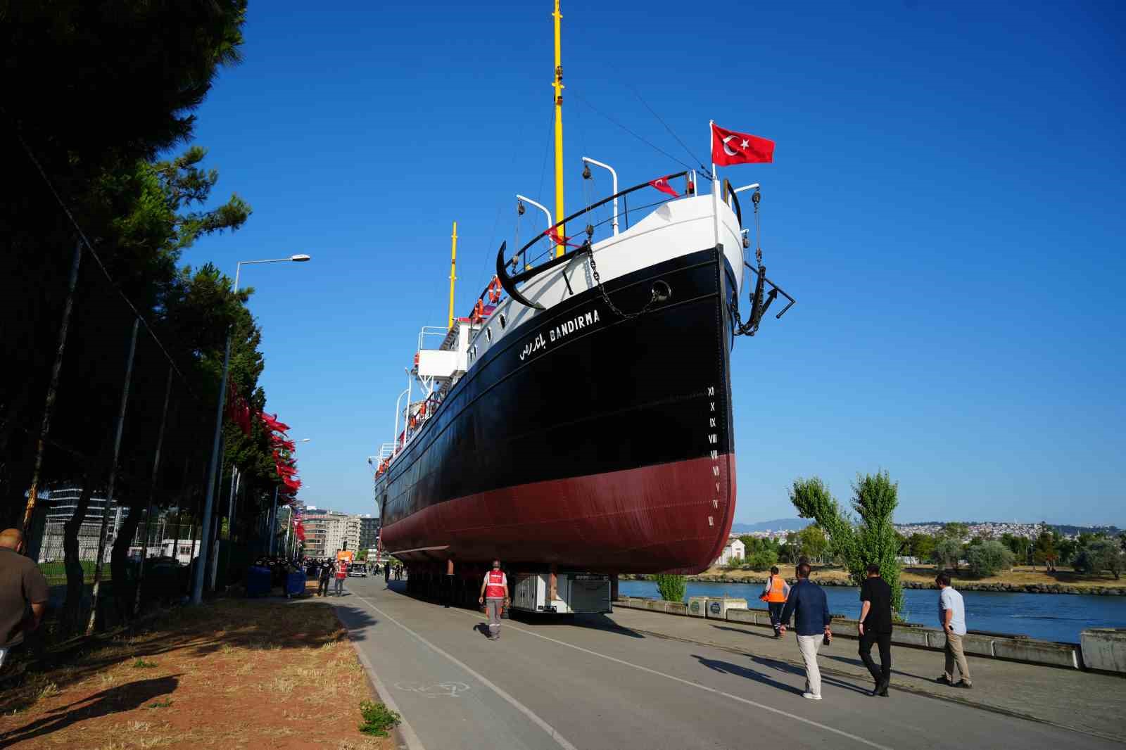 Bandırma Vapuru karadan yürütülerek taşınmaya başlandı