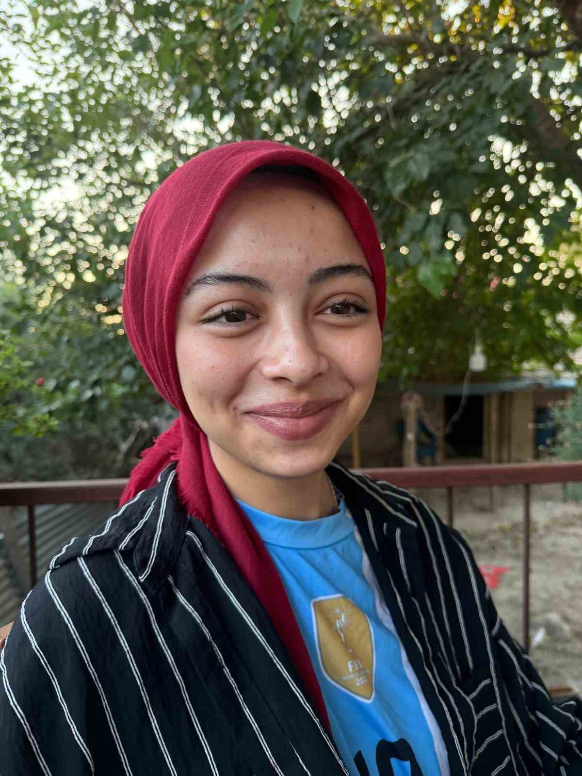 Ailesine mektup bırakarak evden ayrılan 16 yaşındaki Hacer sırra kadem bastı