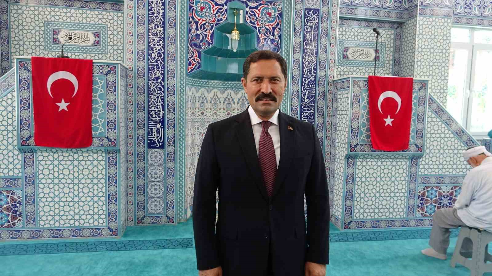 Depremin ardından inşa edilen 131. cami dualarla ibadete açıldı