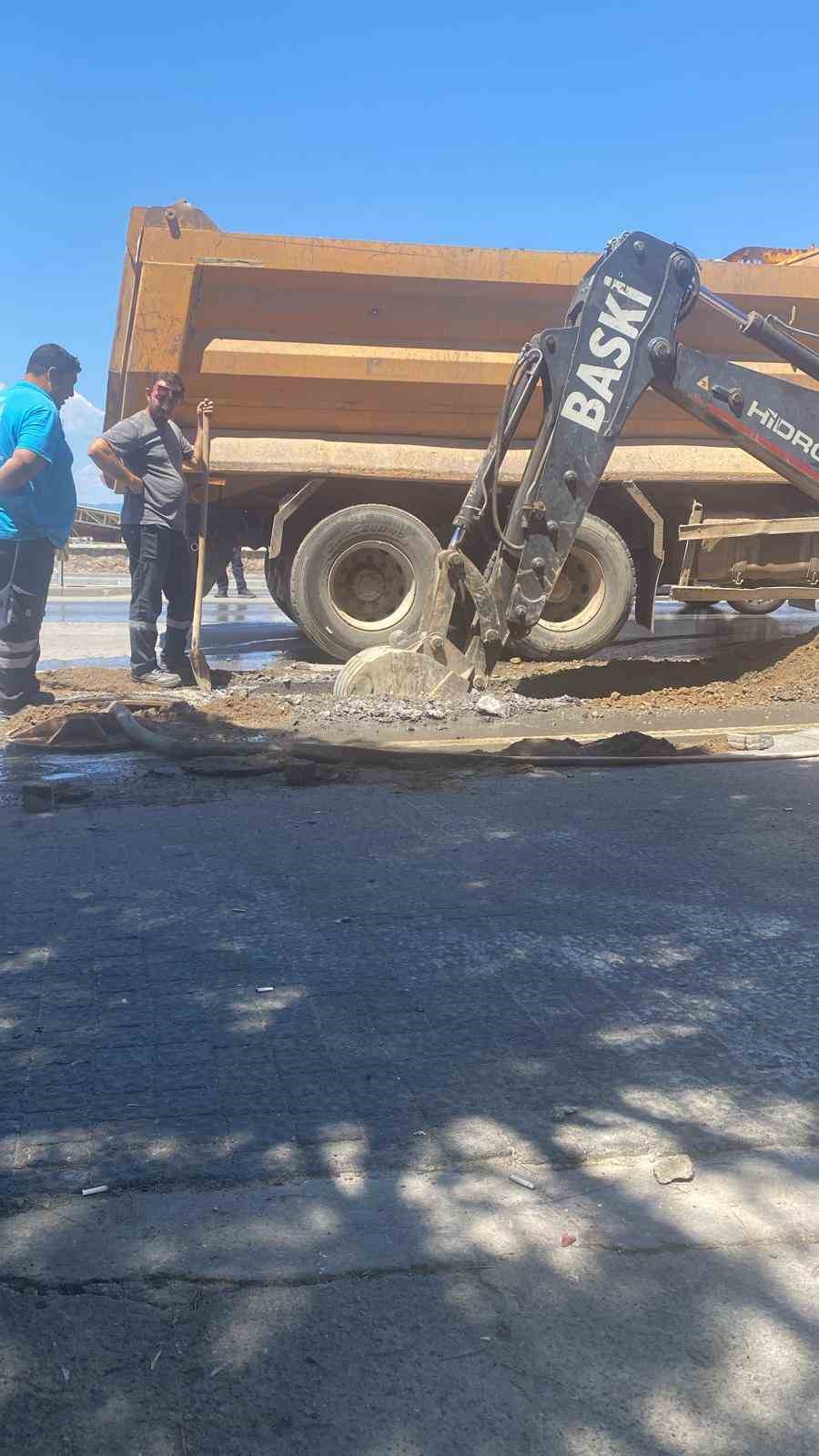 BASKİ’den Ayvalık’ta kanal hattı göçüğüne 36 saatlik kesintisiz müdahale