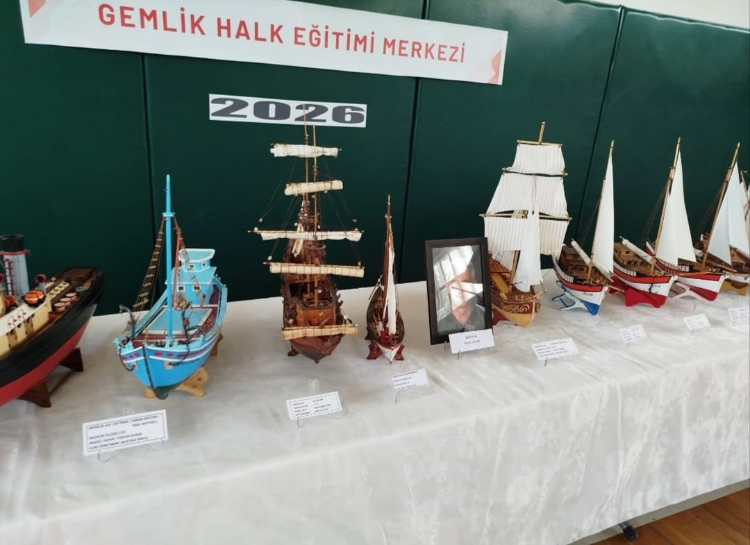 El emeğiyle tarihe yolculuk; Savaş gemilerini birebir ölçekle üretiyor