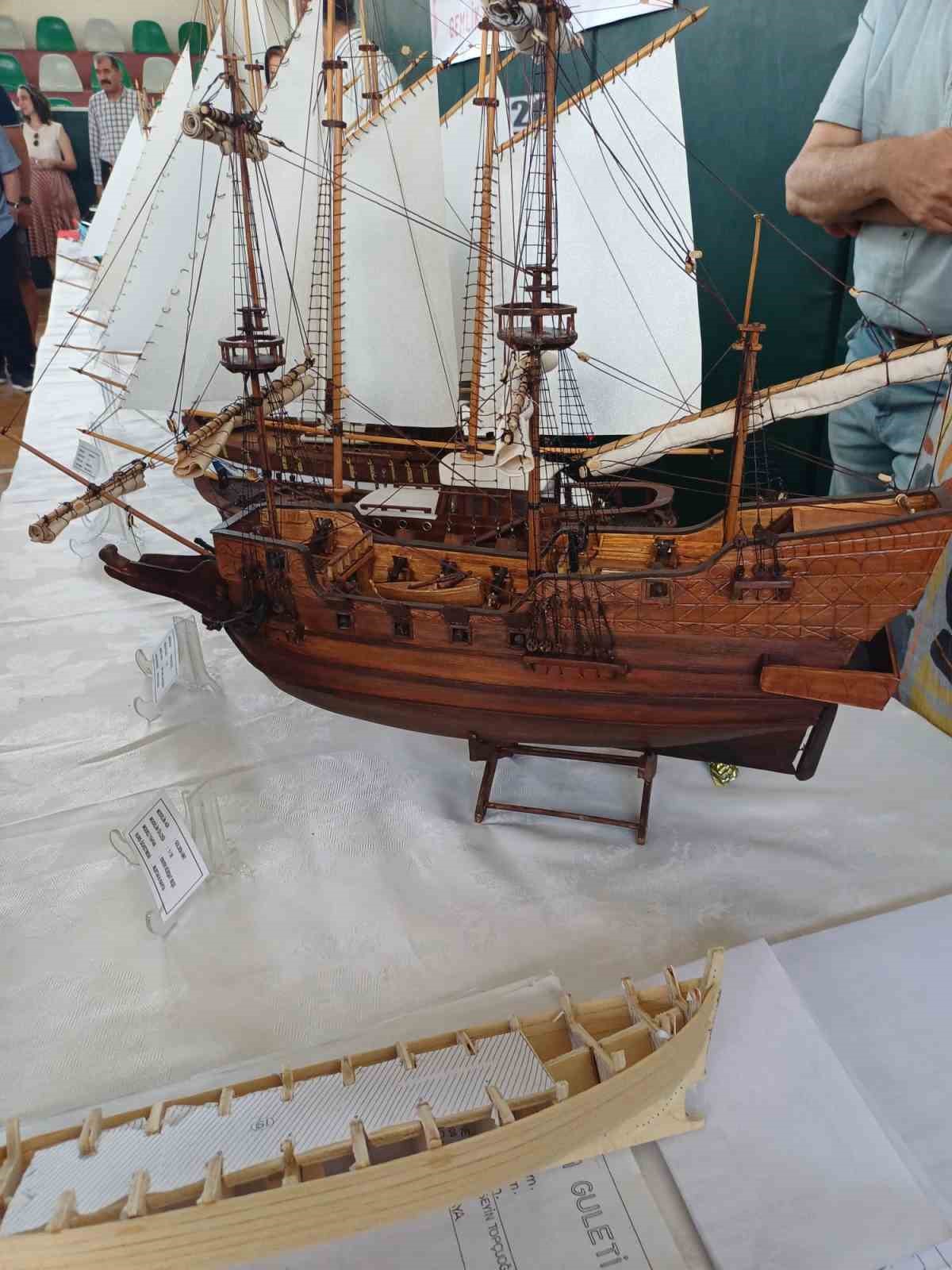 El emeğiyle tarihe yolculuk; Savaş gemilerini birebir ölçekle üretiyor