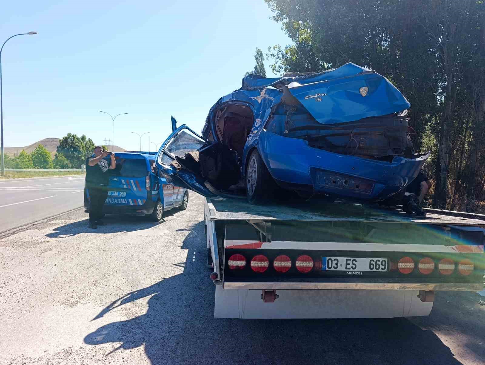 Trafik kazasında anne ve baba öldü, 8 aylık bebek ağır yaralandı