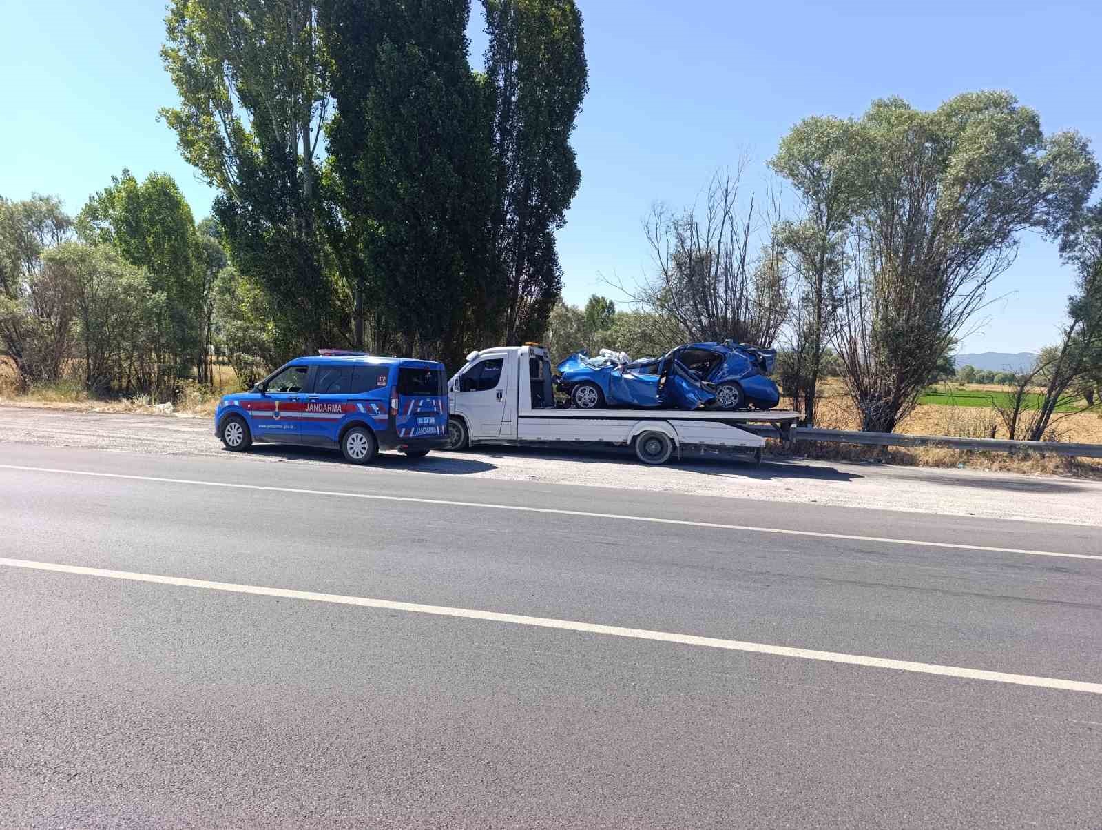 Trafik kazasında anne ve baba öldü, 8 aylık bebek ağır yaralandı