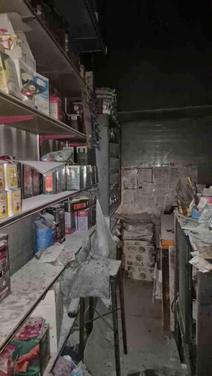Van’ın Erciş ilçesinde iş yeri yangını