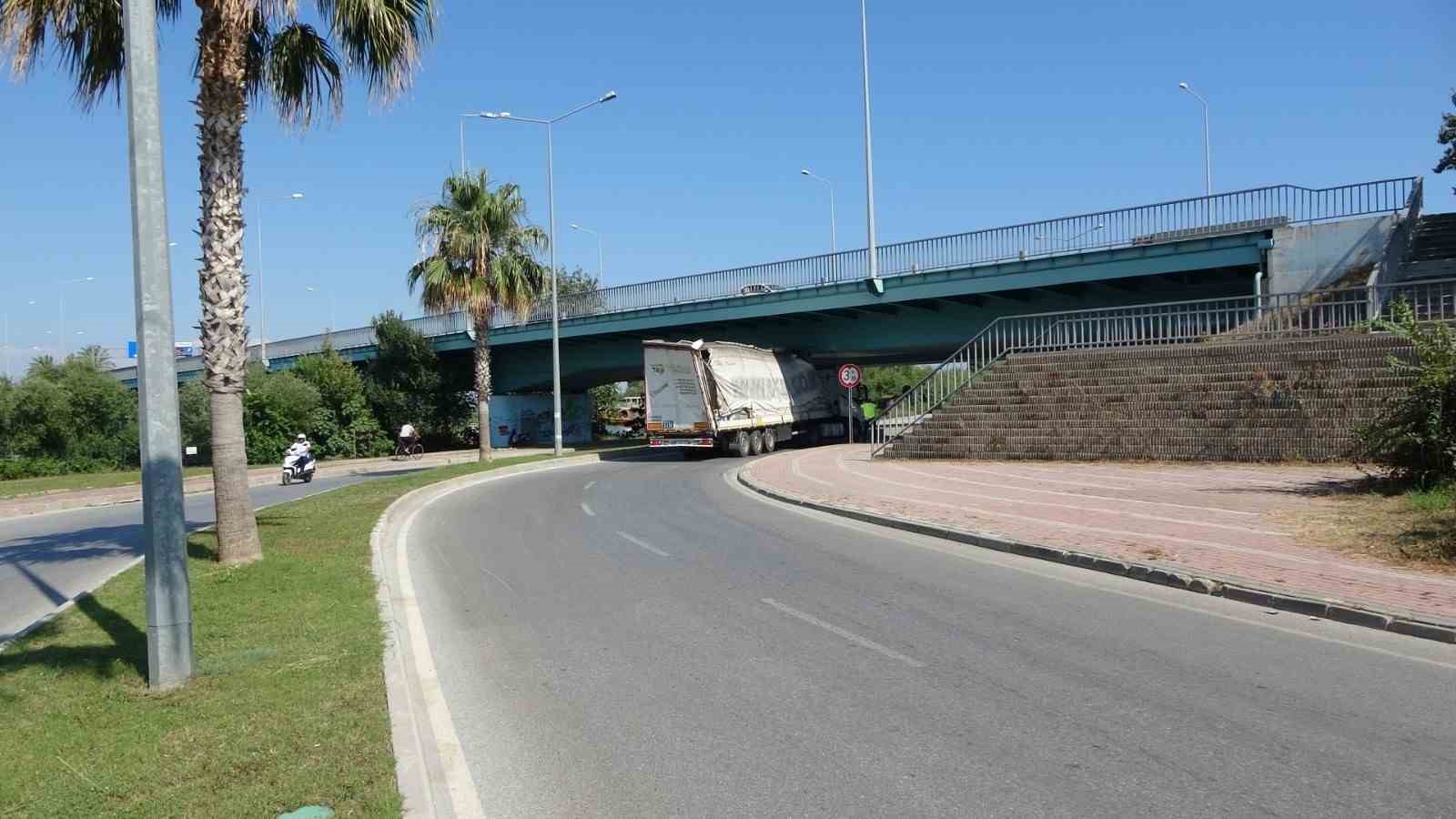 Tırları dar sokaklara sokan navigasyon tehlikesi