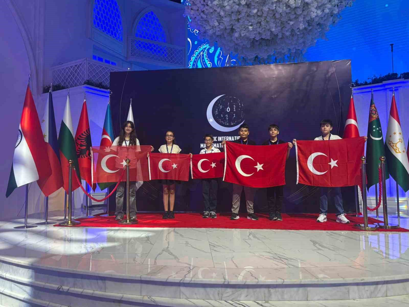 İzmirli öğrencilerden matematik olimpiyatlarında dünya derecesi